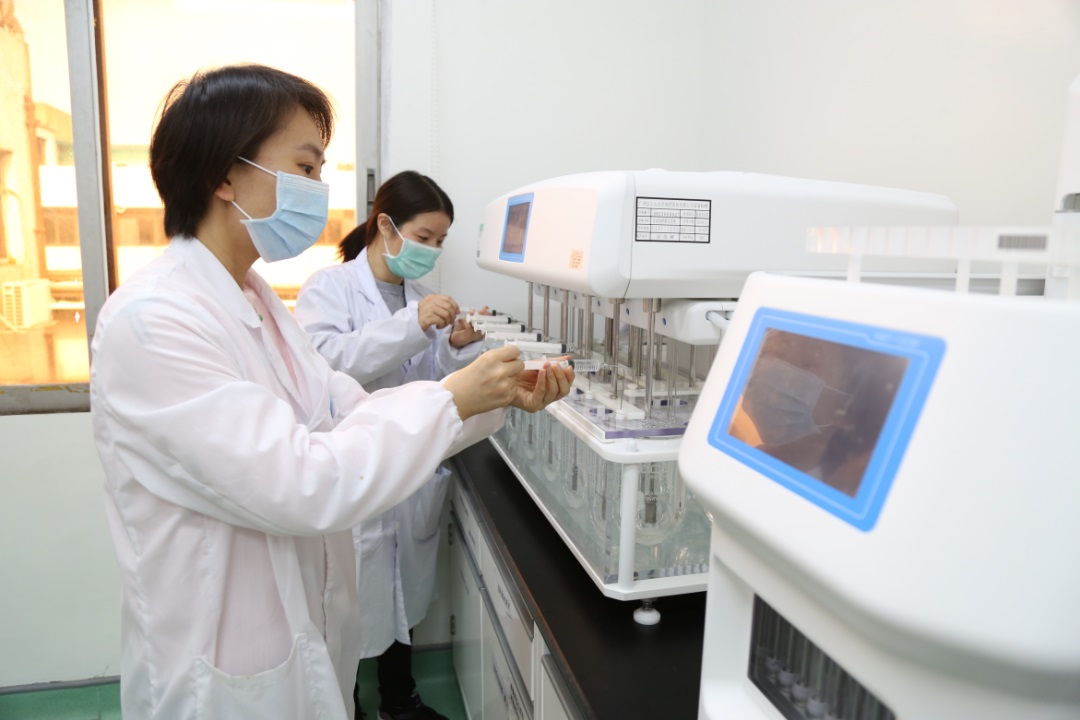 办公桌上的一瓶盐 ——可讲求也能够迁就的pp电子研发人董穗娟