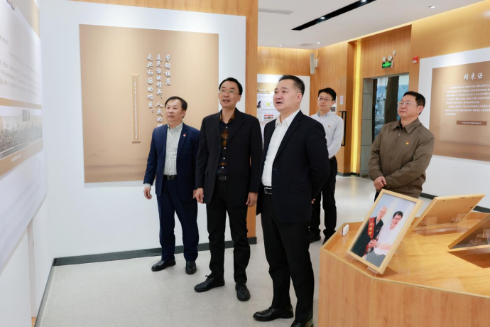 广药集团党委书记、董事长李幼军到白云山pp电子公司调研